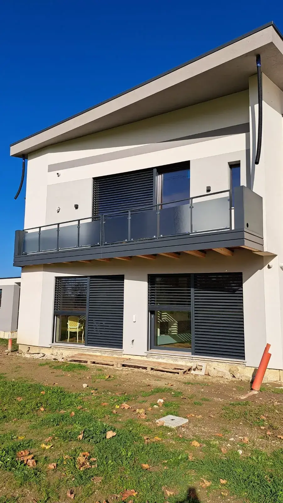 Ringhiera in alluminio e vetro realizzata da Jenius